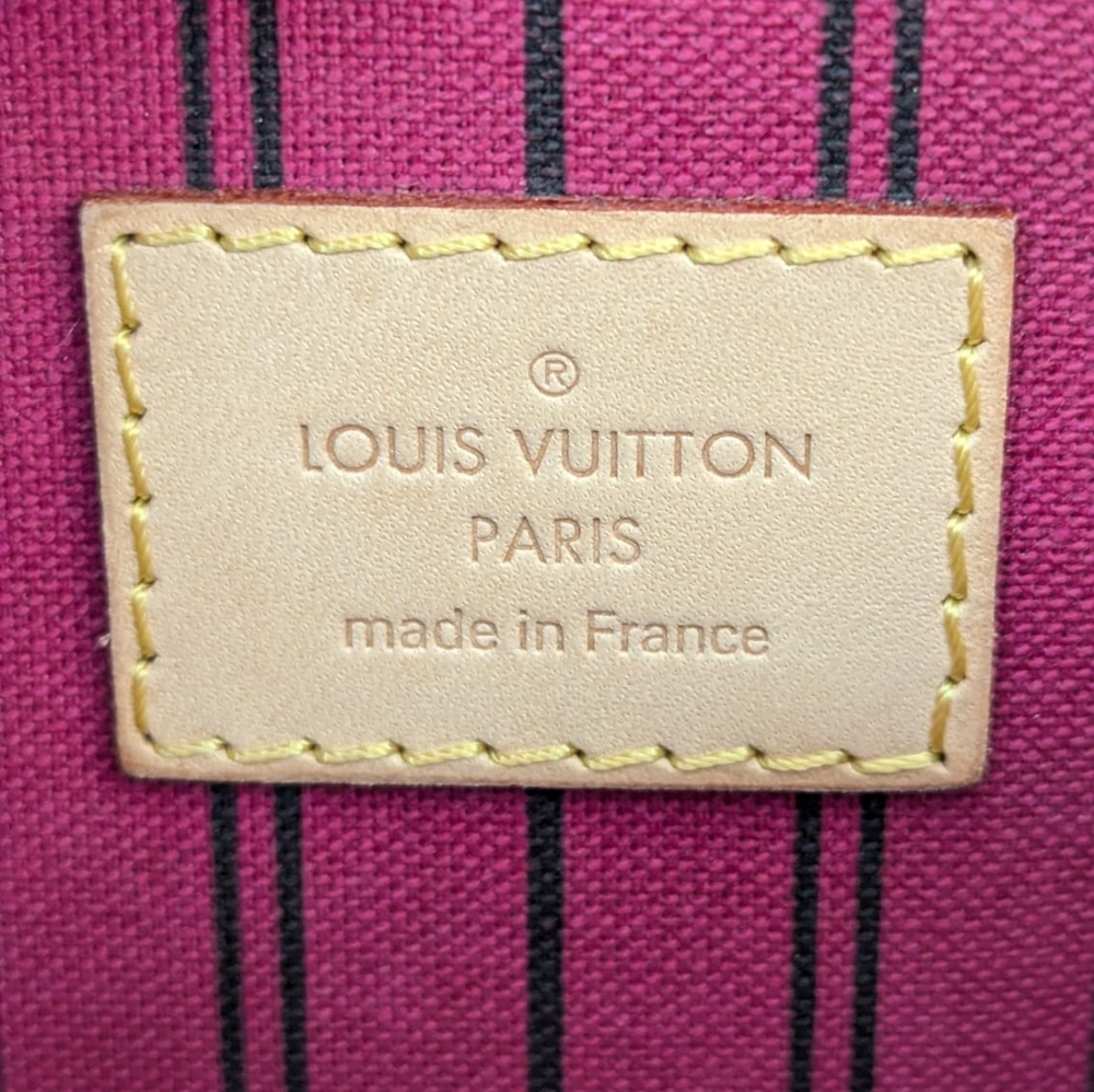 ✨️Authentic Louis Vuitton Wristlet MM Monogram Clutch Bag - Picture 9 of 14